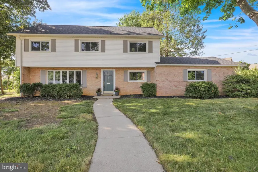 2203 Burkey Dr, Wyomissing, PA 19610 - #2