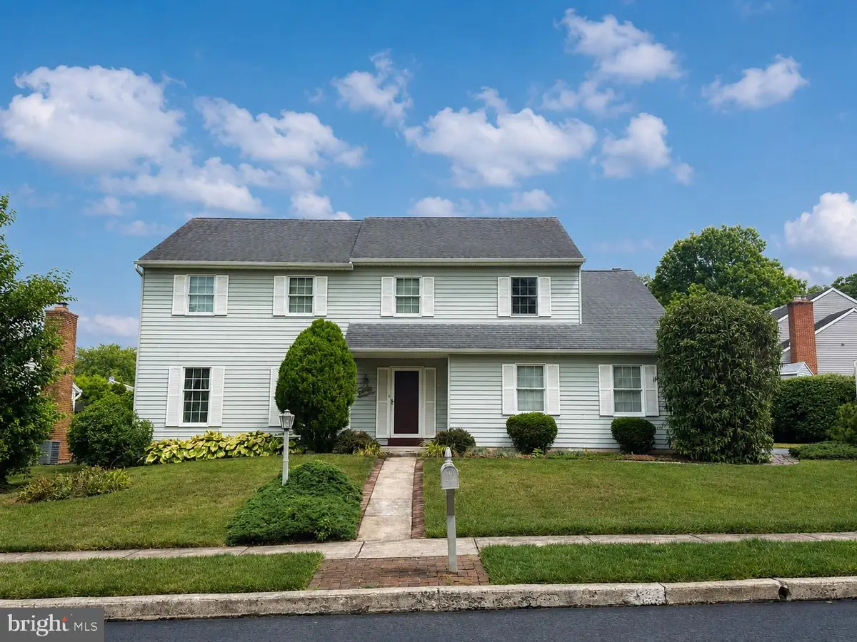 2011 Redwood Ave, Wyomissing, PA 19610 - #1