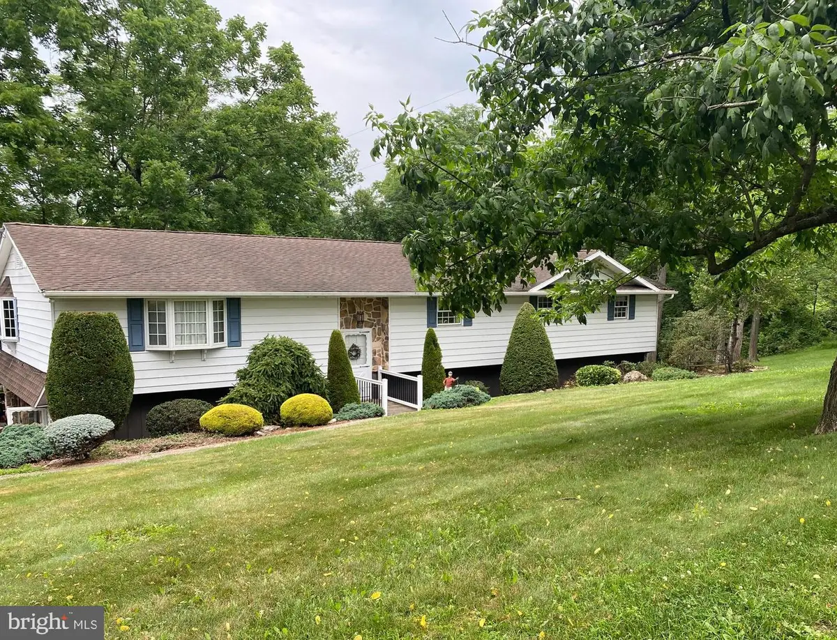 209 Miller Rd, Kutztown, PA 19530 - #1