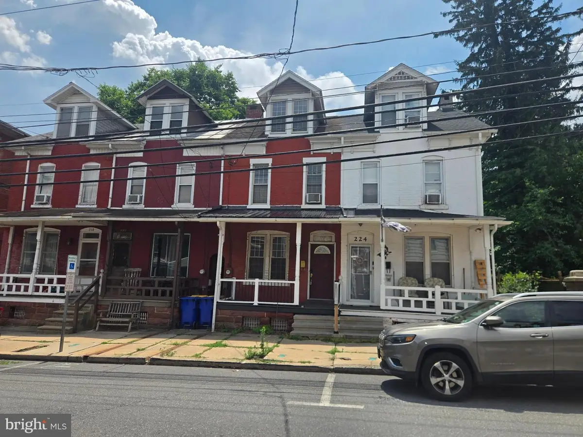 222 W High St, Womelsdorf, PA 19567 - #1