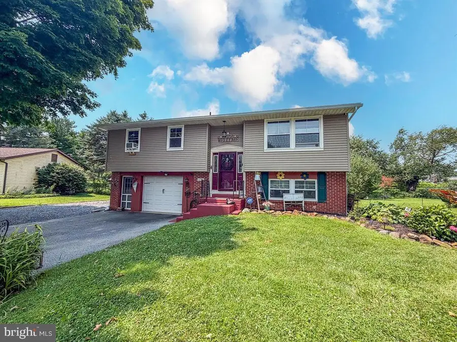 108 Maple Dr, Morgantown, PA 19543 - #2