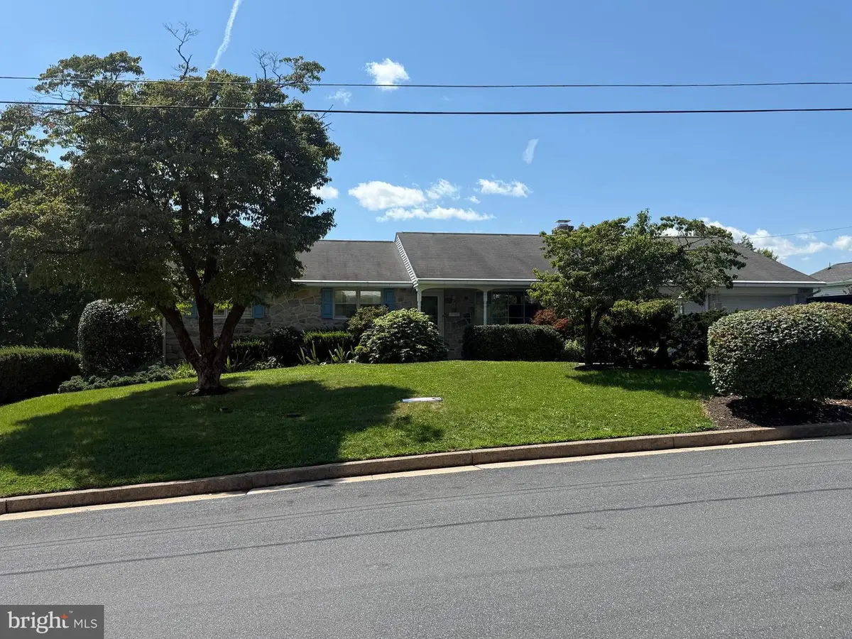 115 Sunset Ln, Boyertown, PA 19512 - #1