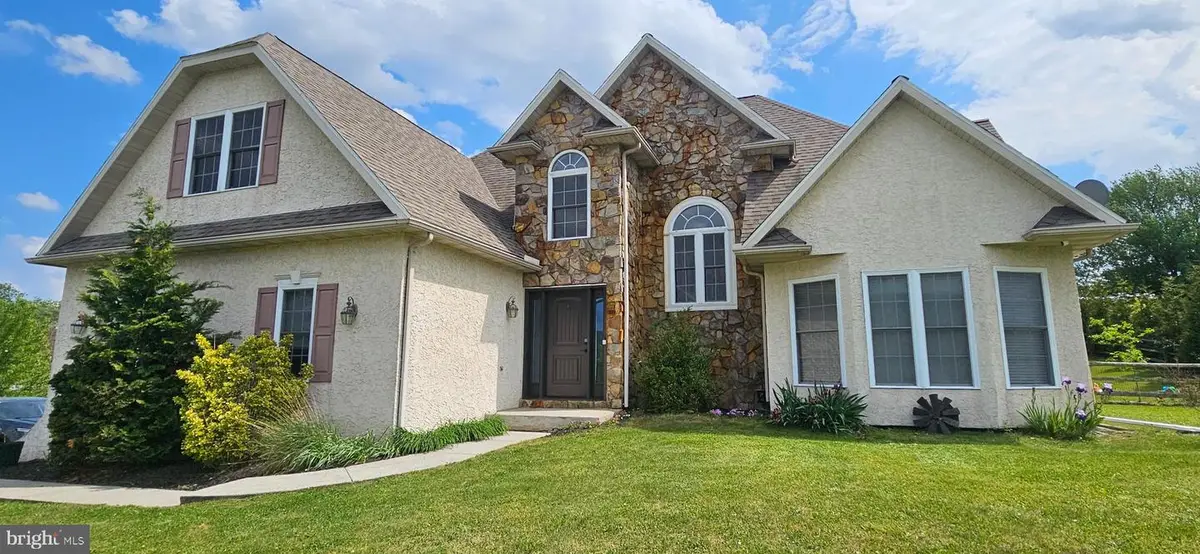 302 Chris Dr, Windsor, PA 19534 - #1