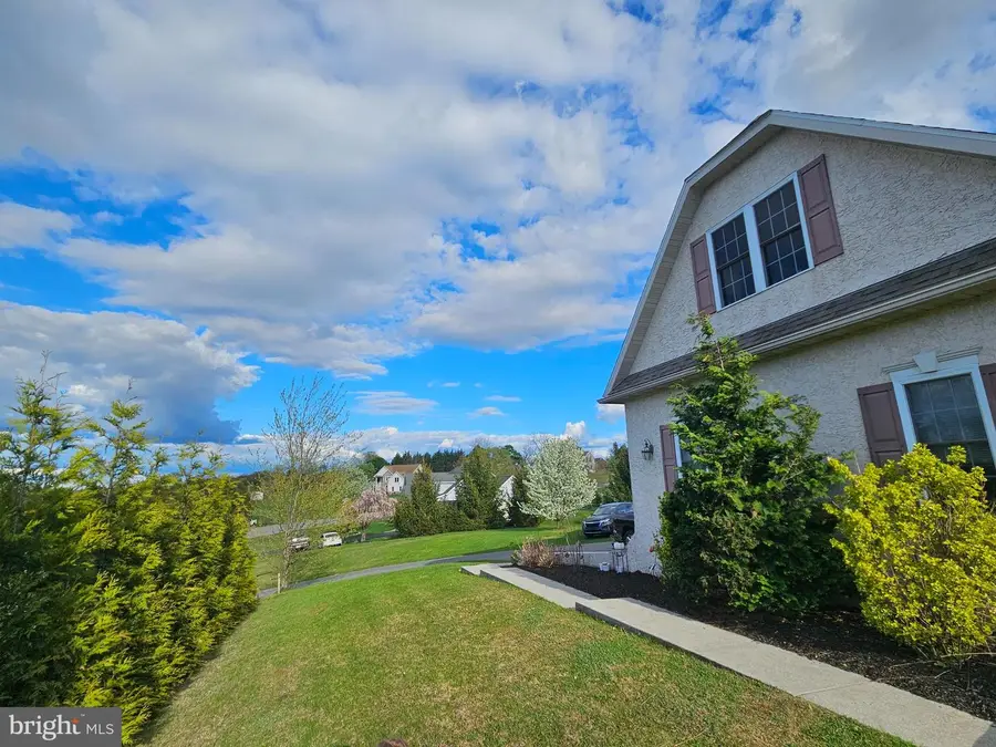 302 Chris Dr, Windsor, PA 19534 - #3