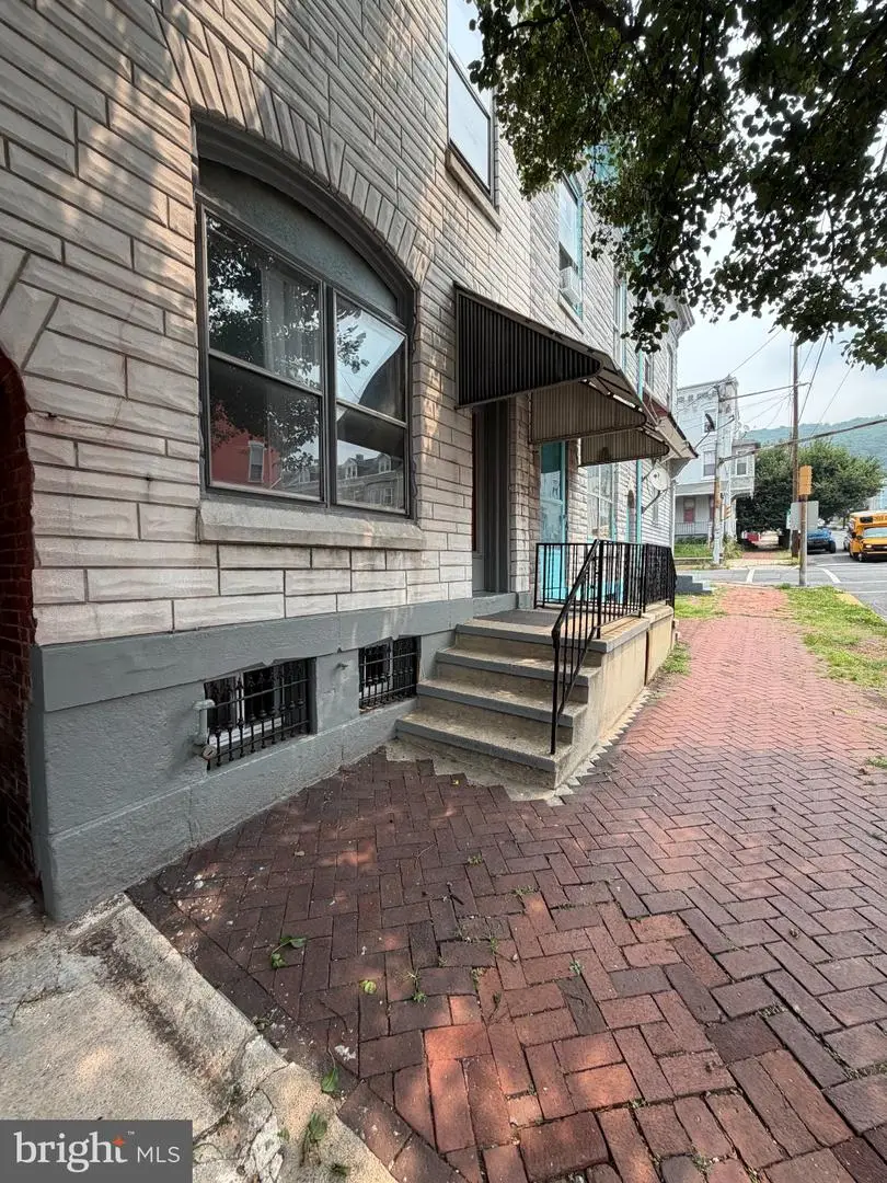 1049 Oley St, Reading, PA 19604 - #2