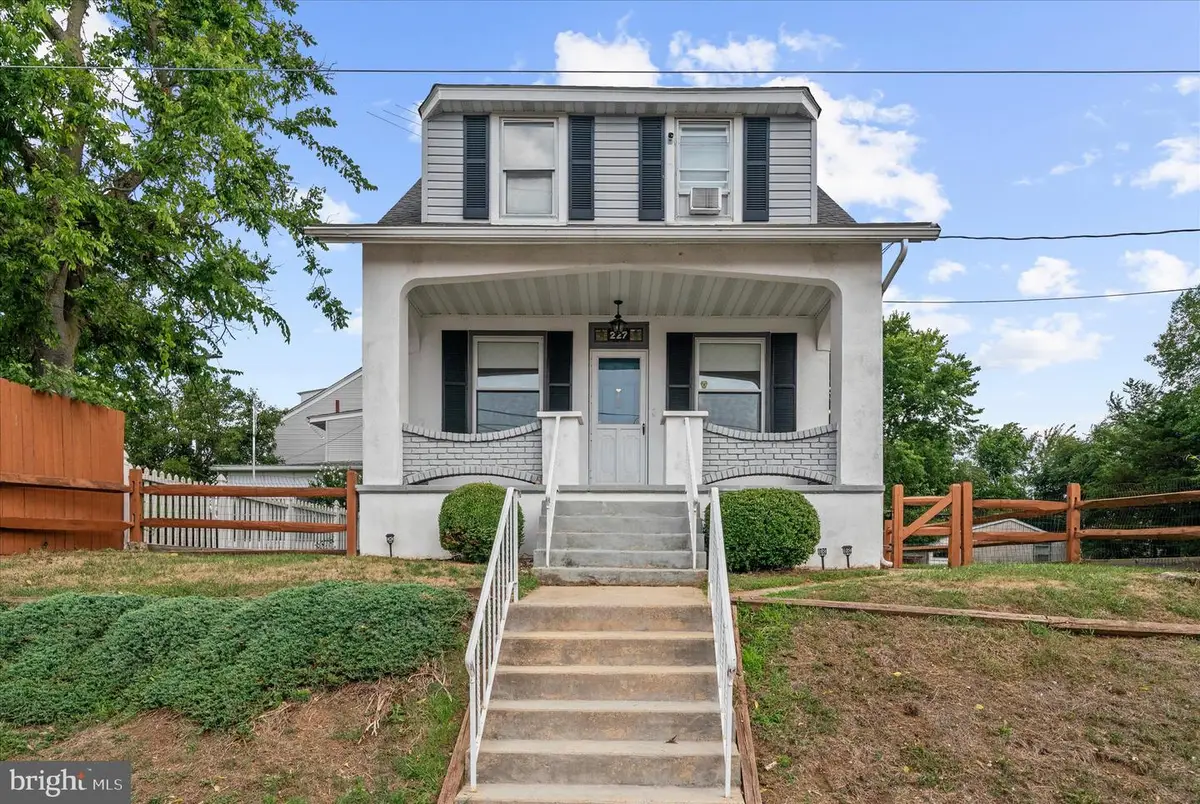 227 Belvedere Ave, Reading, PA 19611 - #1