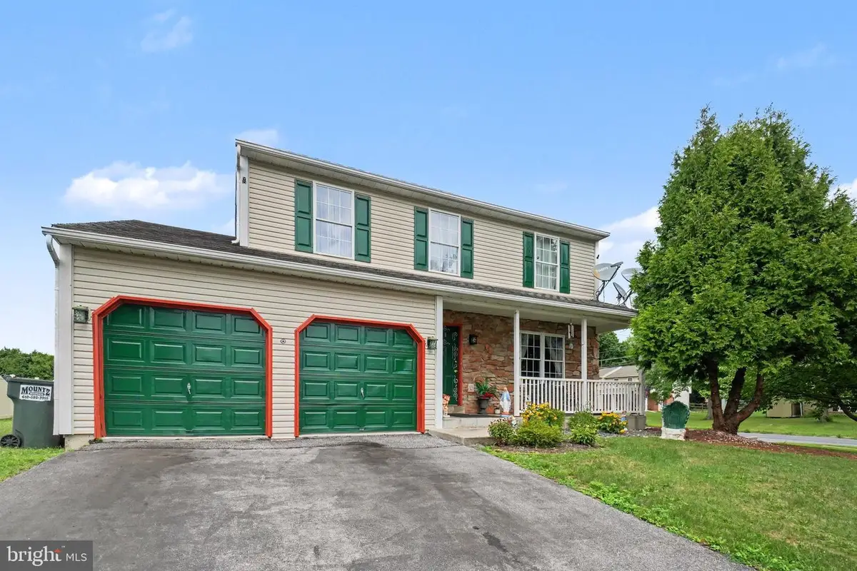 100 W Welsh Dr, Douglassville, PA 19518 - #1