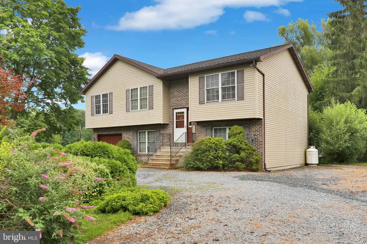 246 Sandhill Rd, Fleetwood, PA 19522 - #1