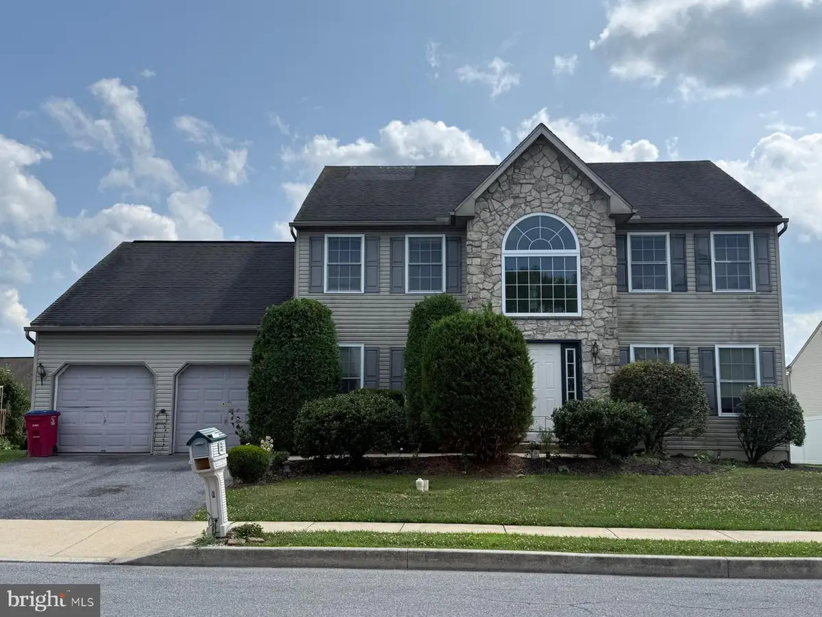 215 N Sandy Ln, Sinking Spring, PA 19608 - #1