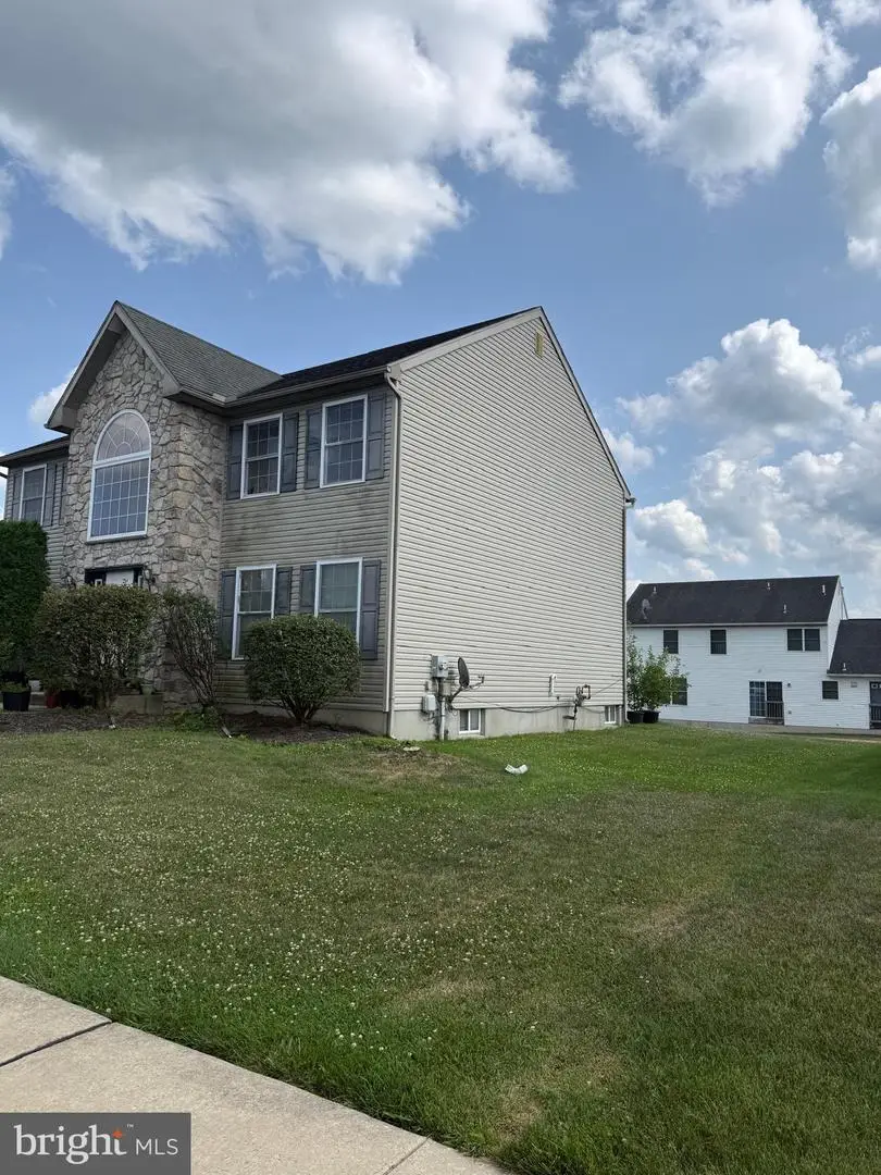 215 N Sandy Ln, Sinking Spring, PA 19608 - #2