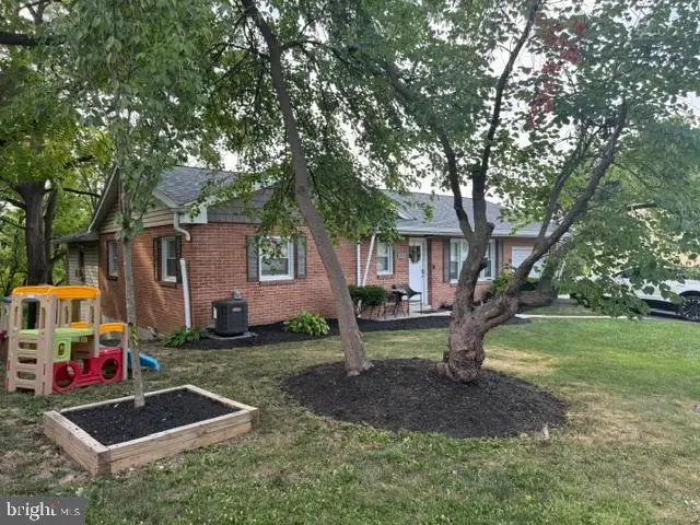 1024 Crestview Ave, Reading, PA 19607 - #2