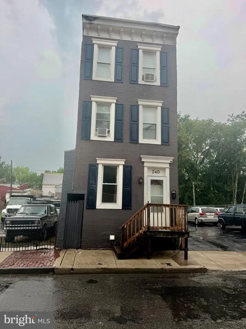240 Wood, Reading, PA 19602 - #1