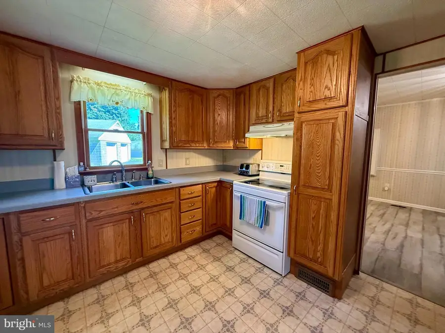29 Elm Ave, Temple, PA 19560 - #2