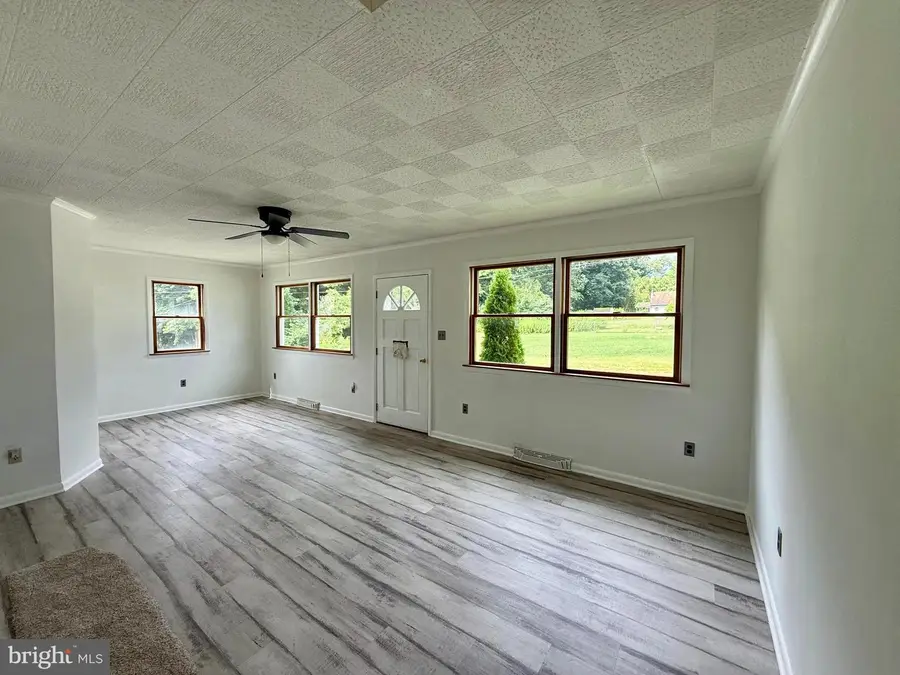 29 Elm Ave, Temple, PA 19560 - #3
