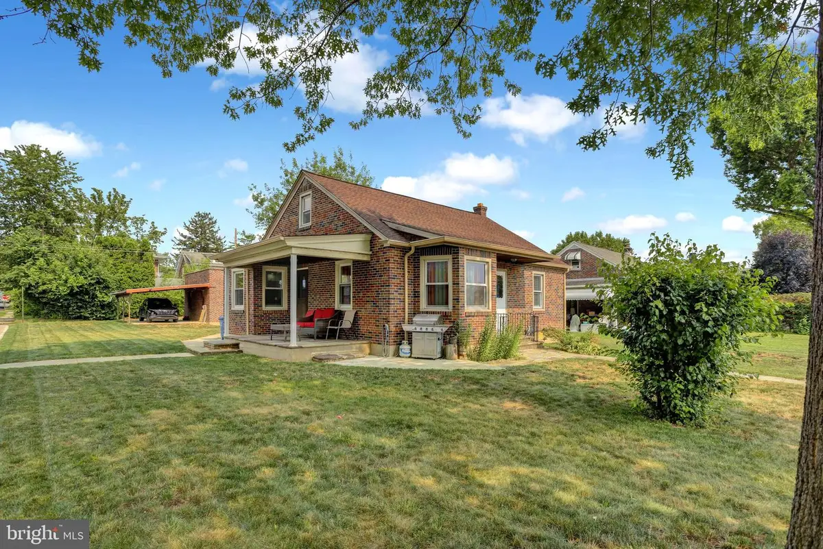 425 Centre St, Reading, PA 19605 - #1