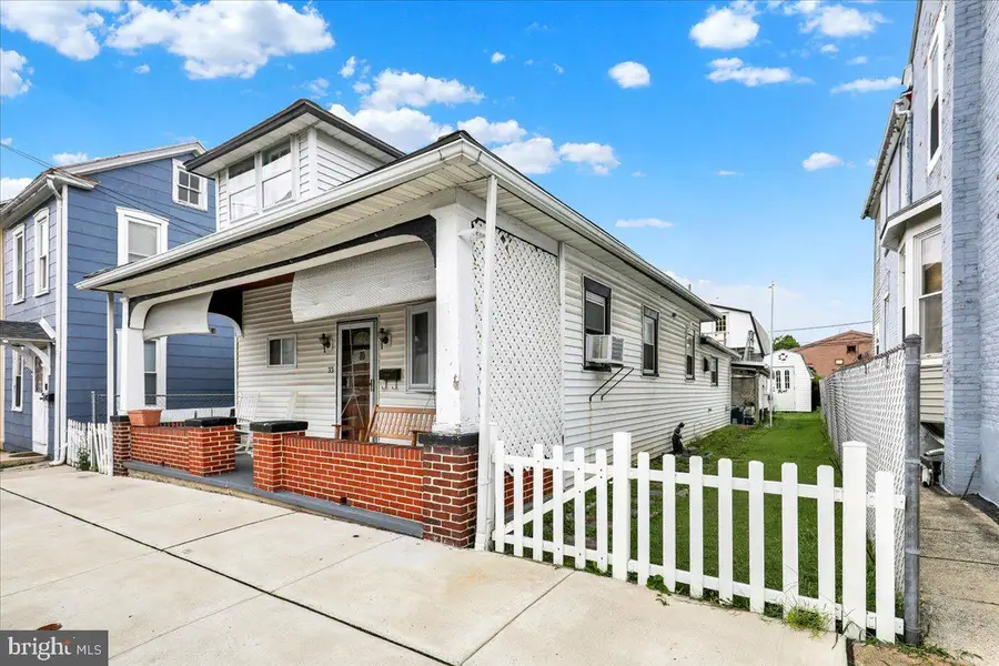 33 N Richmond St, Fleetwood, PA 19522 - #2