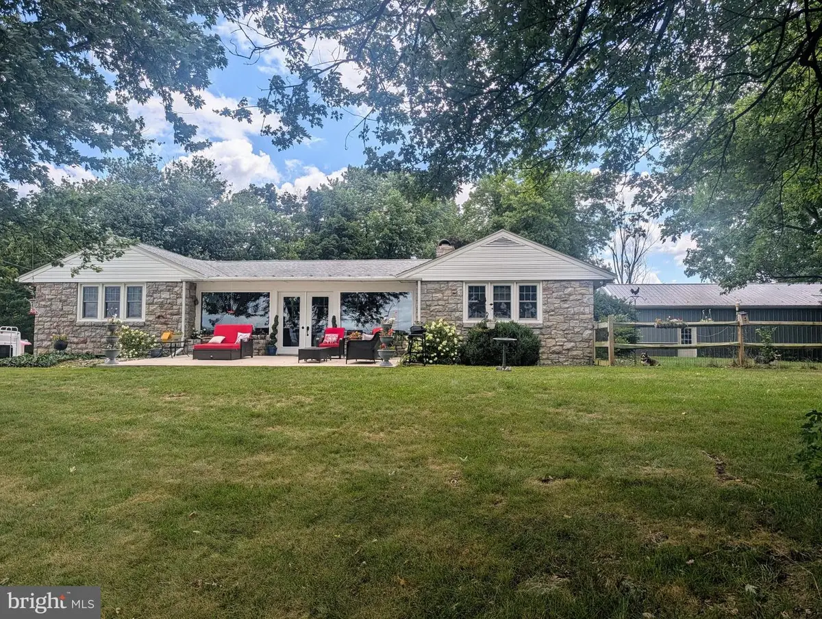 438 Forest Ln, Shoemakersville, PA 19555 - #1
