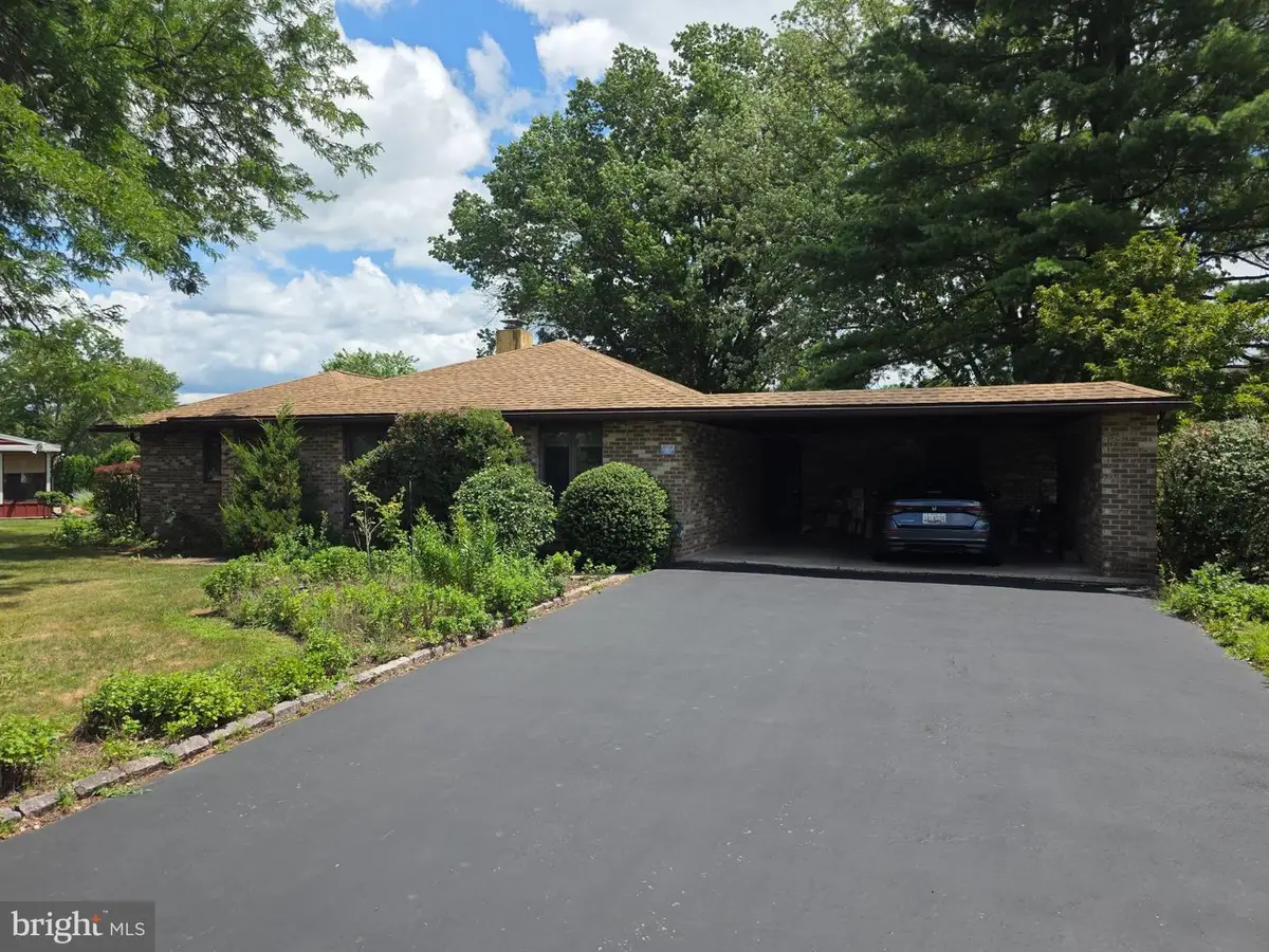 215 W 49th St, Reading, PA 19606 - #1