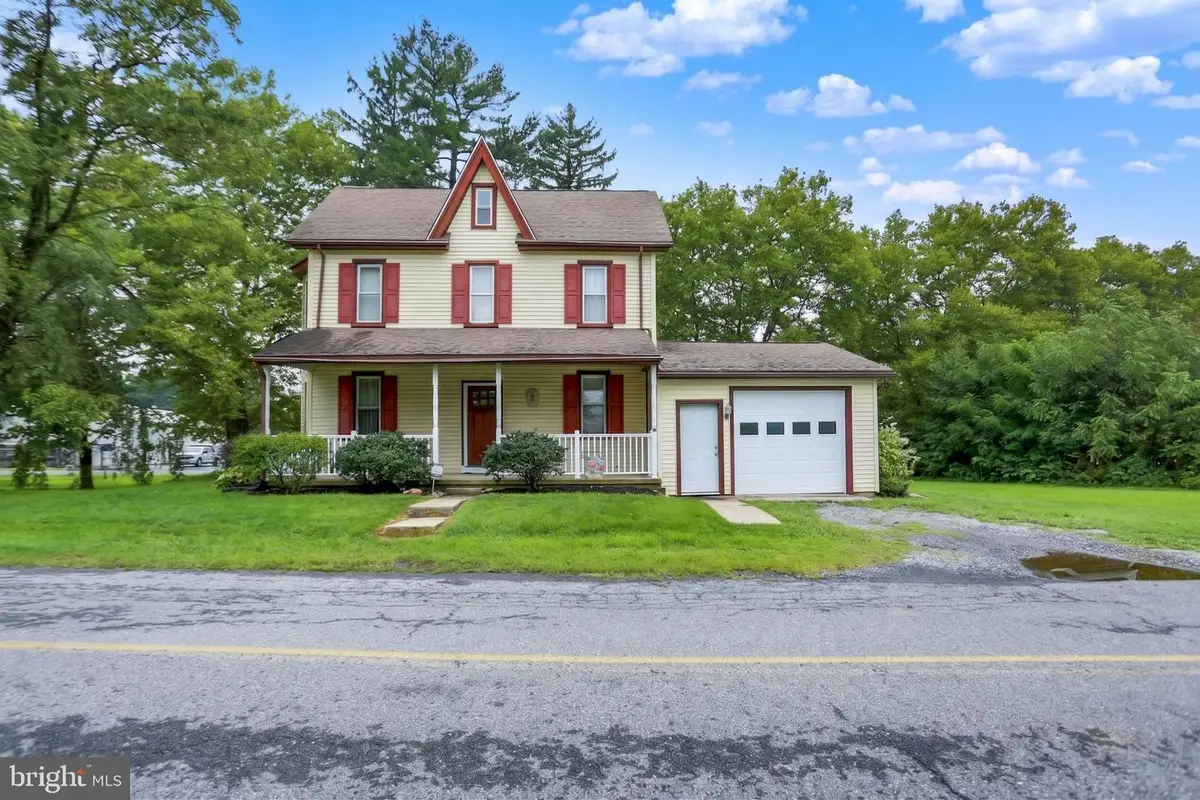 8 Cemetery Rd, Fleetwood, PA 19522 - #1
