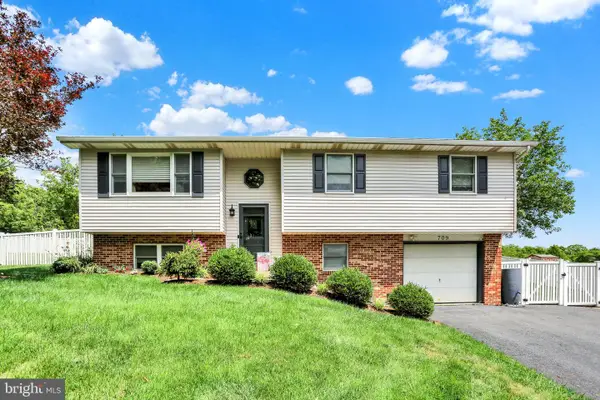 709 Canal Rd, WOMELSDORF, PA 19567