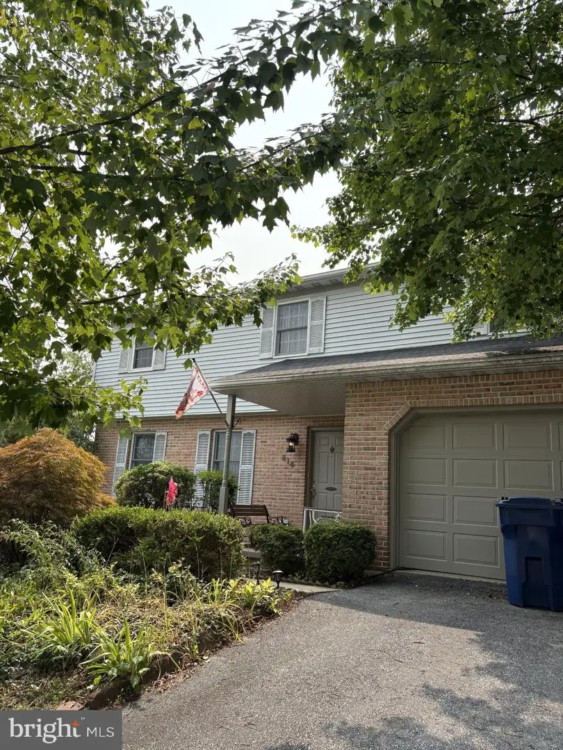 814 Ironstone Ln, Sinking Spring, PA 19608 - #2