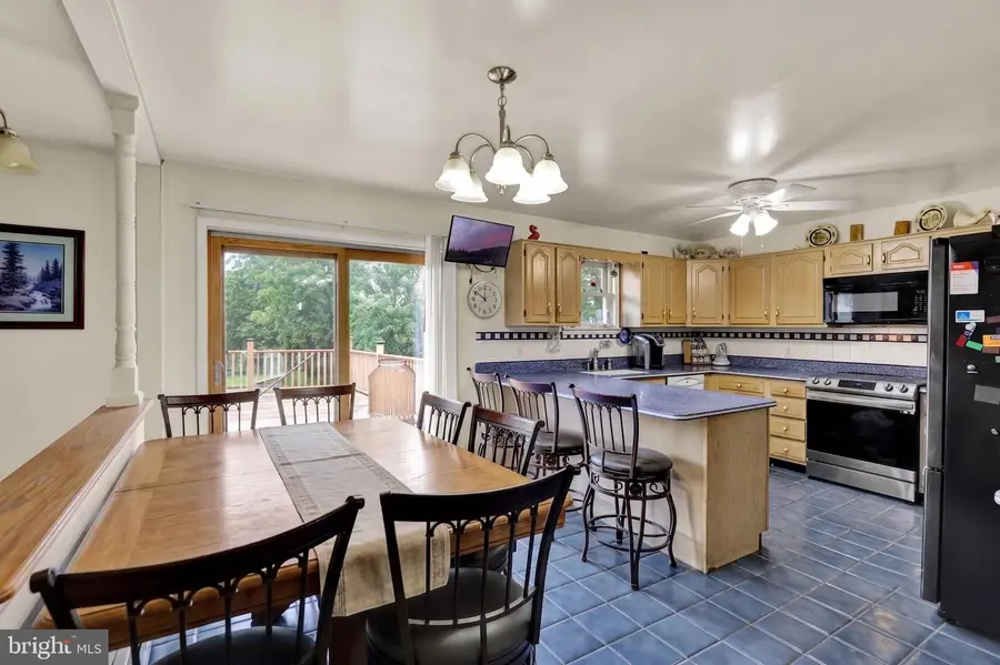 926 Christmas Village Rd, Bernville, PA 19506 - #2