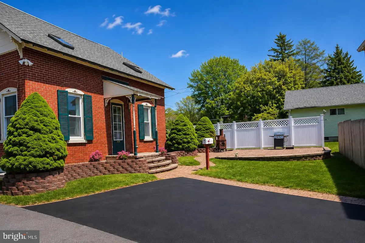 2129-r Spring St, West Lawn, PA 19609 - #1