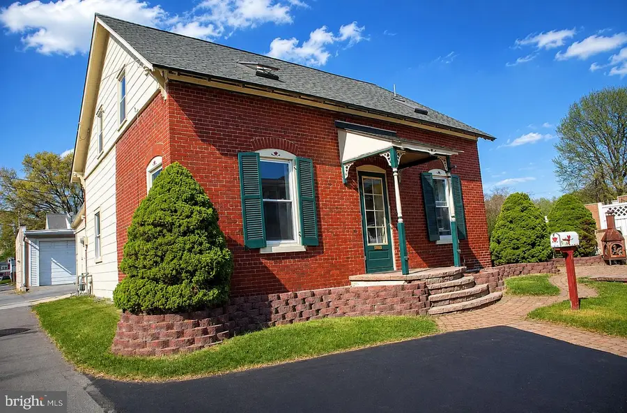 2129-r Spring St, West Lawn, PA 19609 - #3