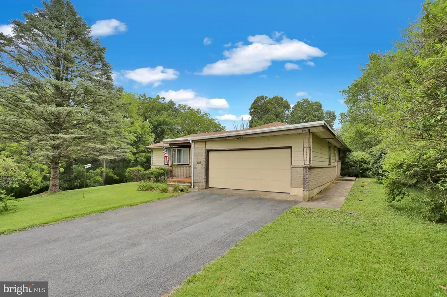 62 Ohlinger Rd, Shoemakersville, PA 19555 - #2