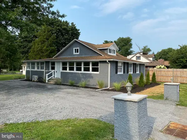 24 S 4th St, DOUGLASSVILLE, PA 19518