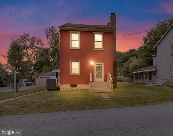 26 S Schuylkill Ave, LEESPORT, PA 19533