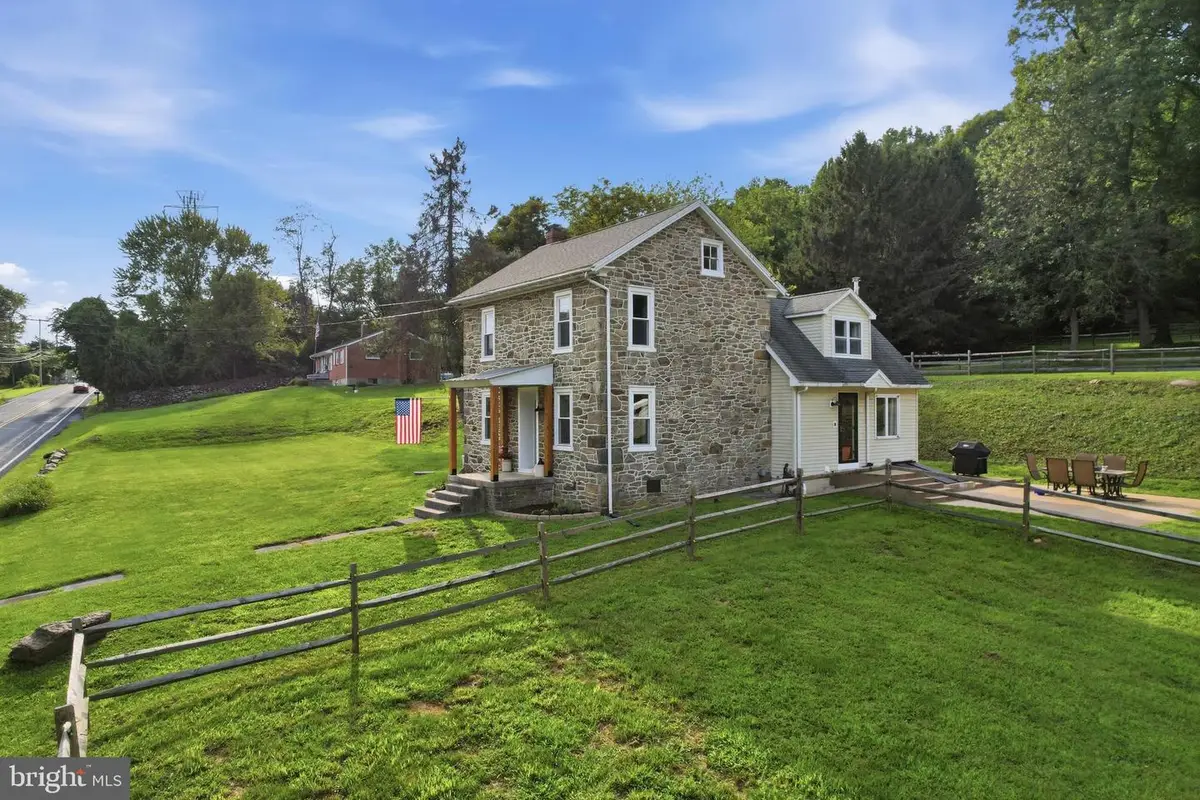 4126 Pricetown Rd, Fleetwood, PA 19522 - #1