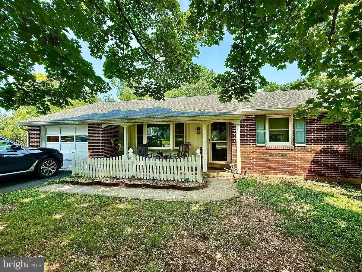 411 Mill St, Boyertown, PA 19512 - #1