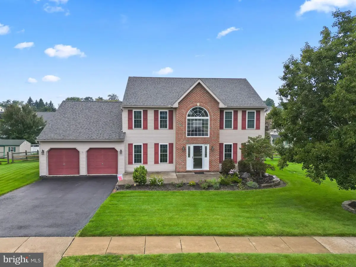 201 Verdure Ln, Douglassville, PA 19518 - #1