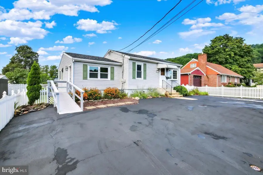 216 Vesper Ave, Reading, PA 19606 - #2