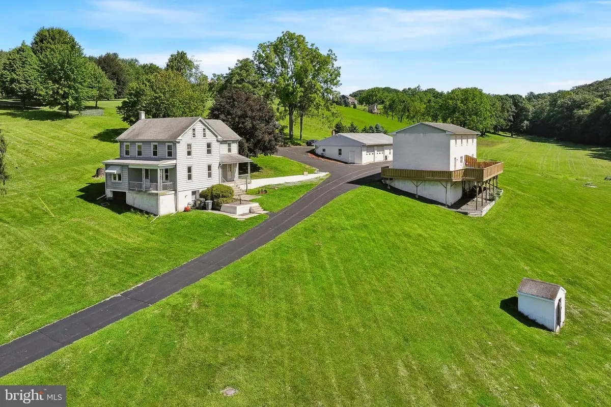 1010 N Ironstone Dr, Boyertown, PA 19512 - #1