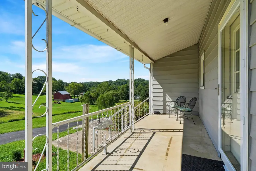 1010 N Ironstone Dr, Boyertown, PA 19512 - #2