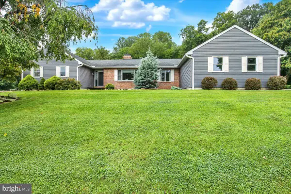 12 Schoolhouse Ln, FLEETWOOD, PA 19522