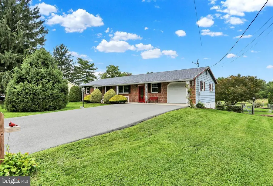 16 Adele Ave, Blandon, PA 19510 - #3