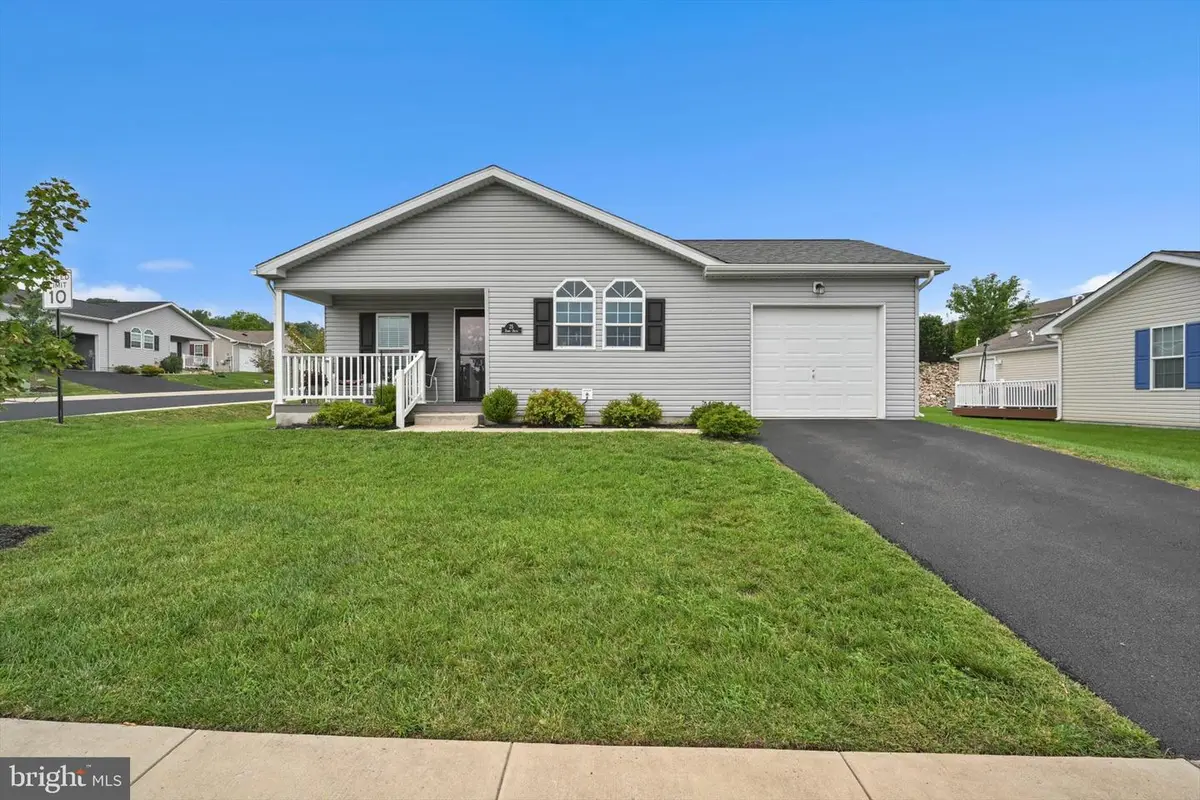 25 Dawn Dr, Douglassville, PA 19518 - #1