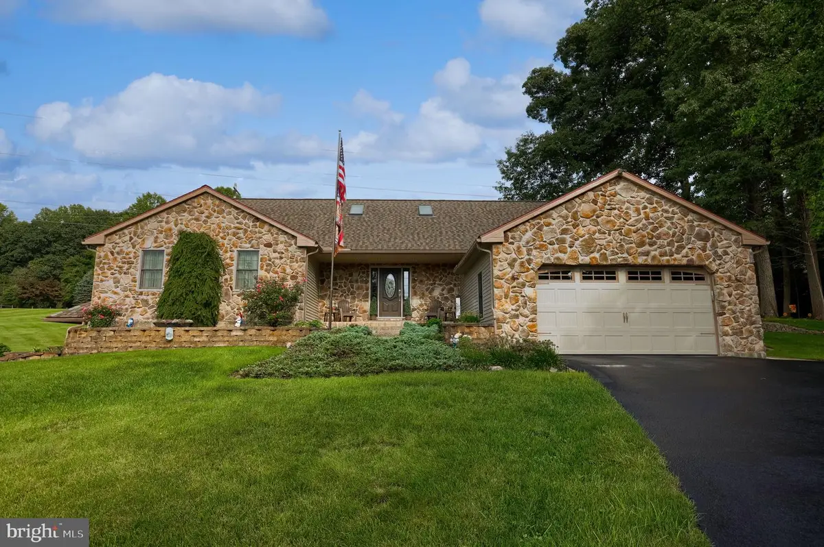28 Davids Dr, Fleetwood, PA 19522 - #1