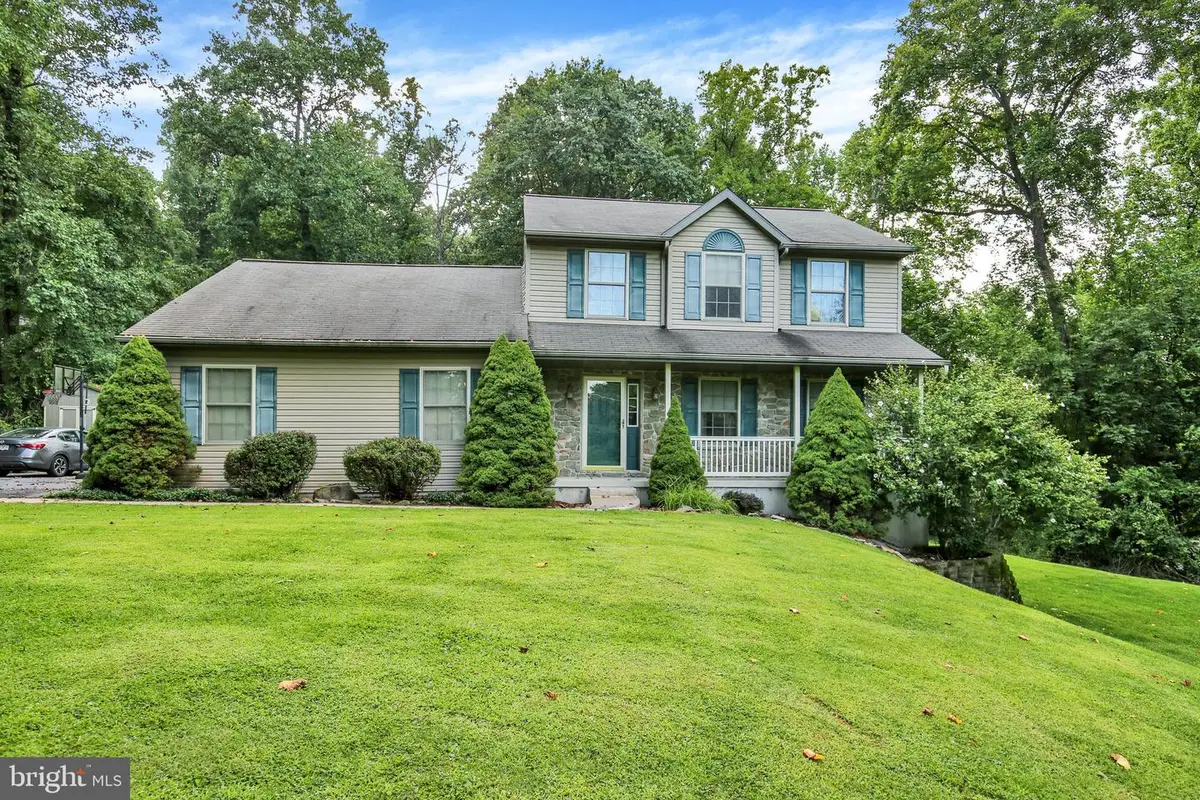 306 Mountain Ave, Robesonia, PA 19551 - #1