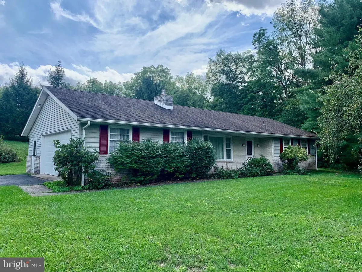 64 Cross Key Rd, Bernville, PA 19506 - #1