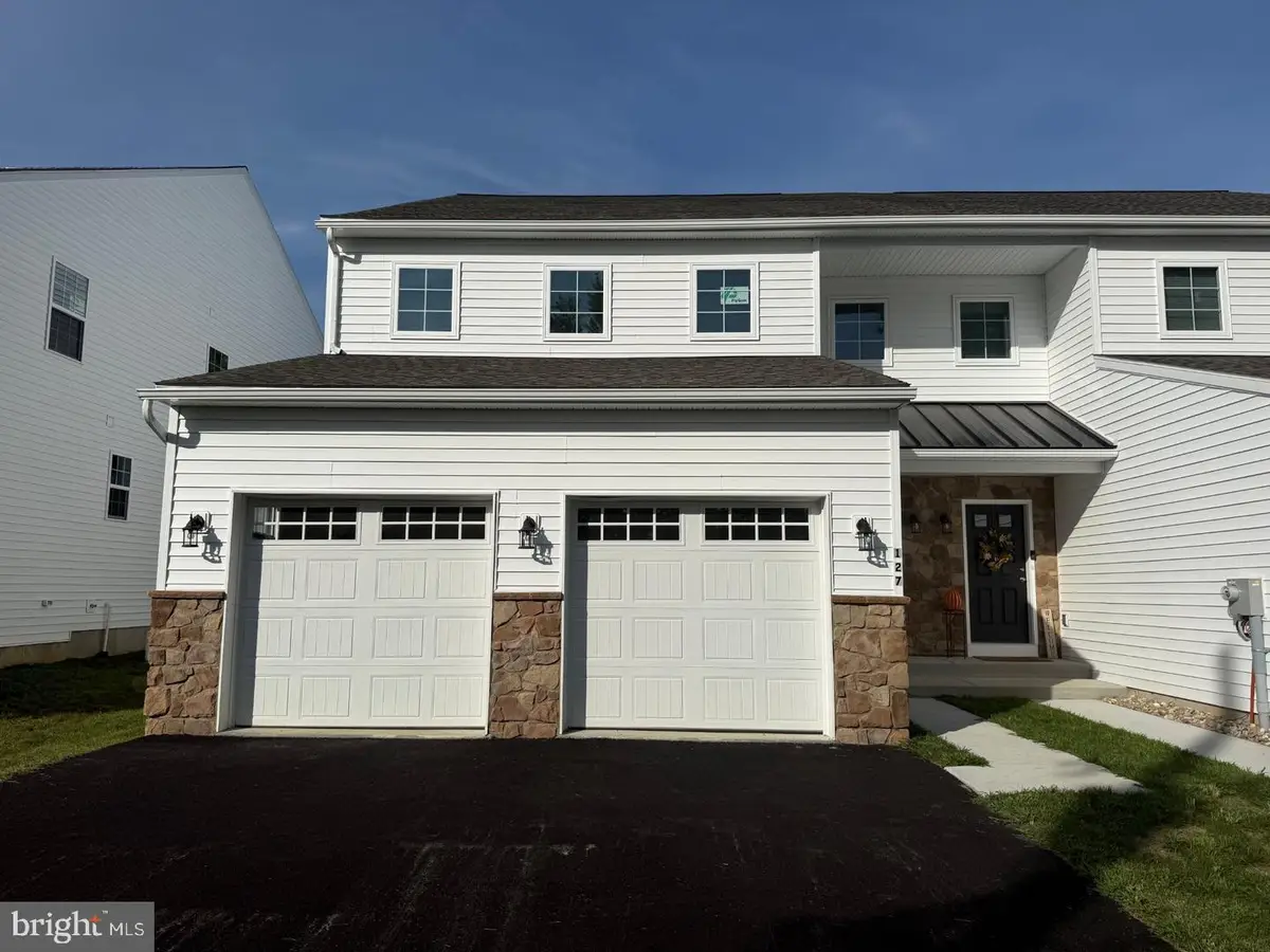 129 Stauffer Rd, Bechtelsville, PA 19505 - #1