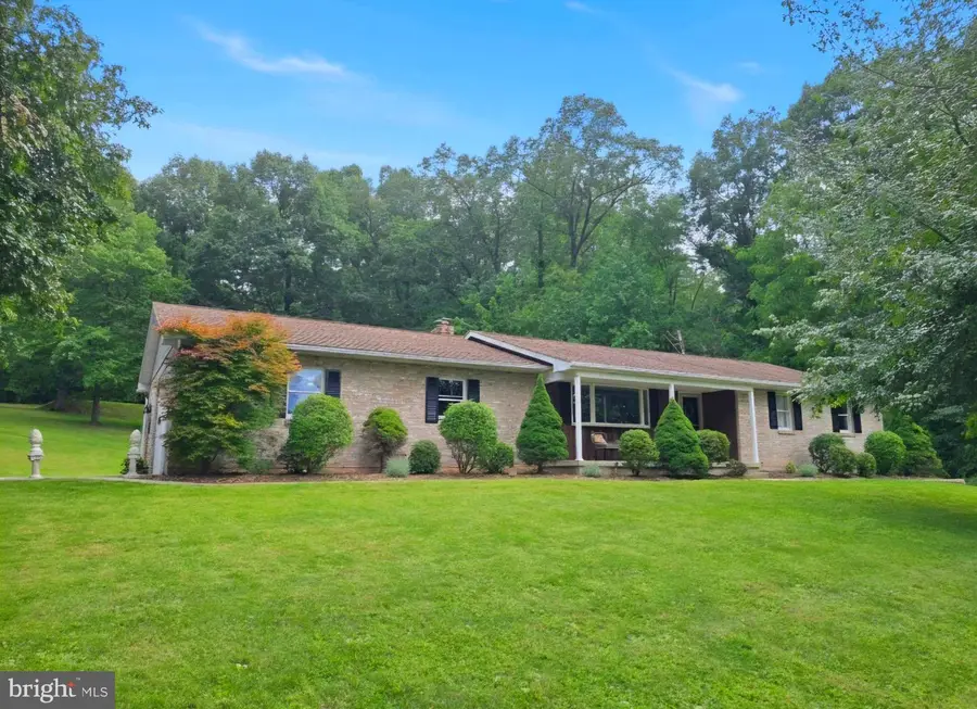 32 Weavers Rd, Fleetwood, PA 19522 - #2