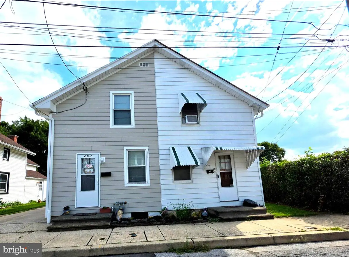203 Cinder St, Birdsboro, PA 19508 - #1