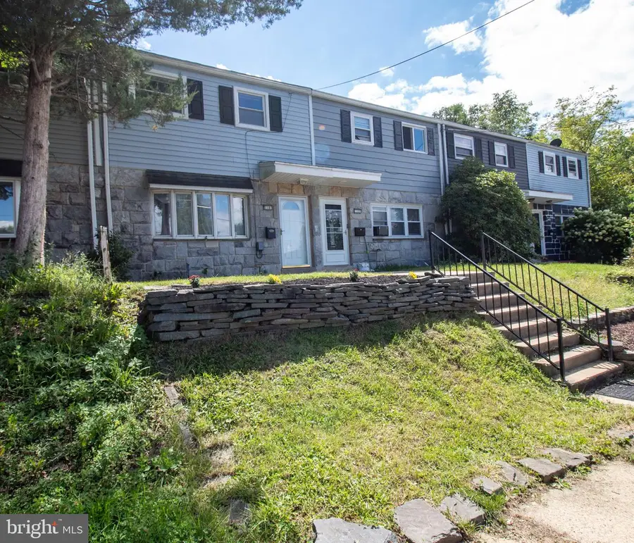 110 W Jackson St, Fleetwood, PA 19522 - #2