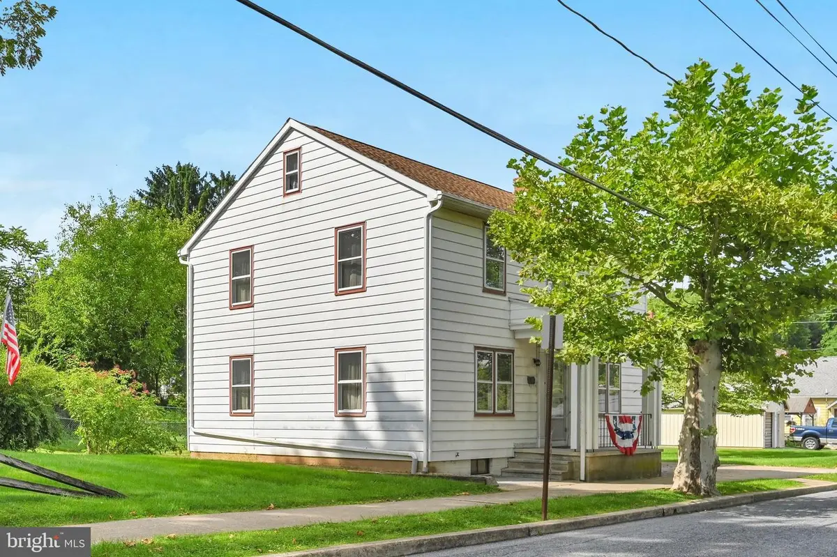 20 S Water St, Womelsdorf, PA 19567 - #1