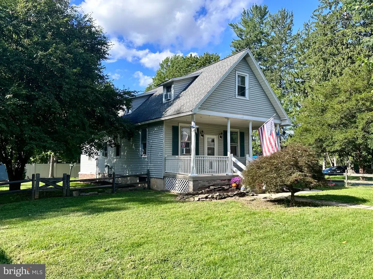 387 Mountain View Rd, Reading, PA 19607 - #1