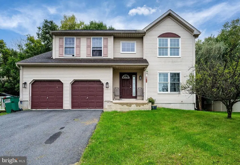 4860 Dunham Dr, Reading, PA 19606 - #1